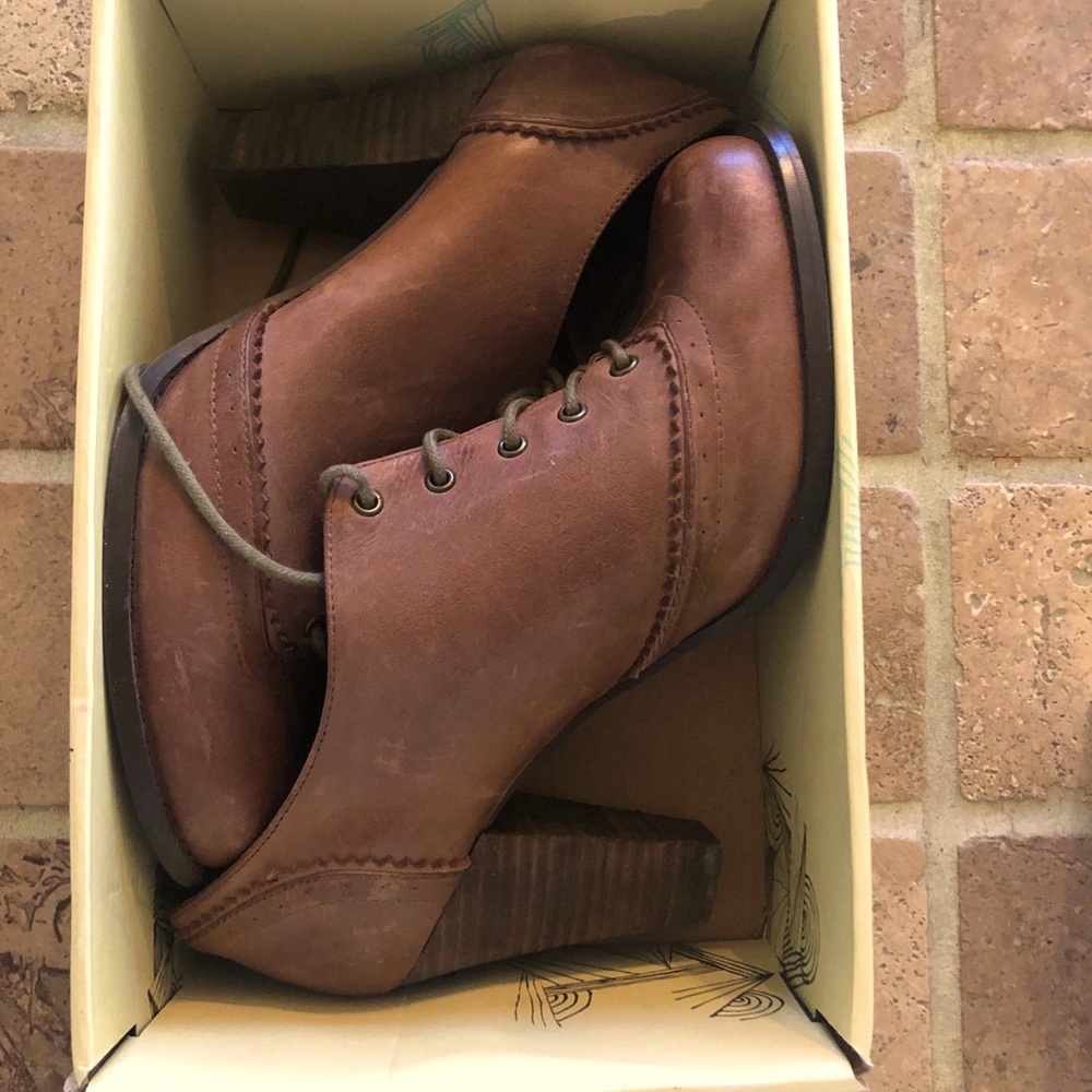 Kimchi Blue Oxford shoes